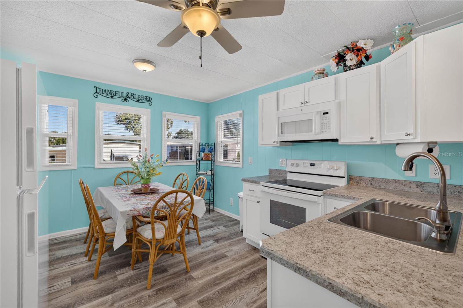 Dinette/Kitchen - 565 TAMMI DR, LEESBURG