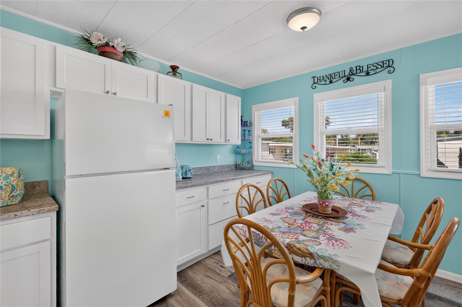 Kitchen view #4 - 565 TAMMI DR, LEESBURG