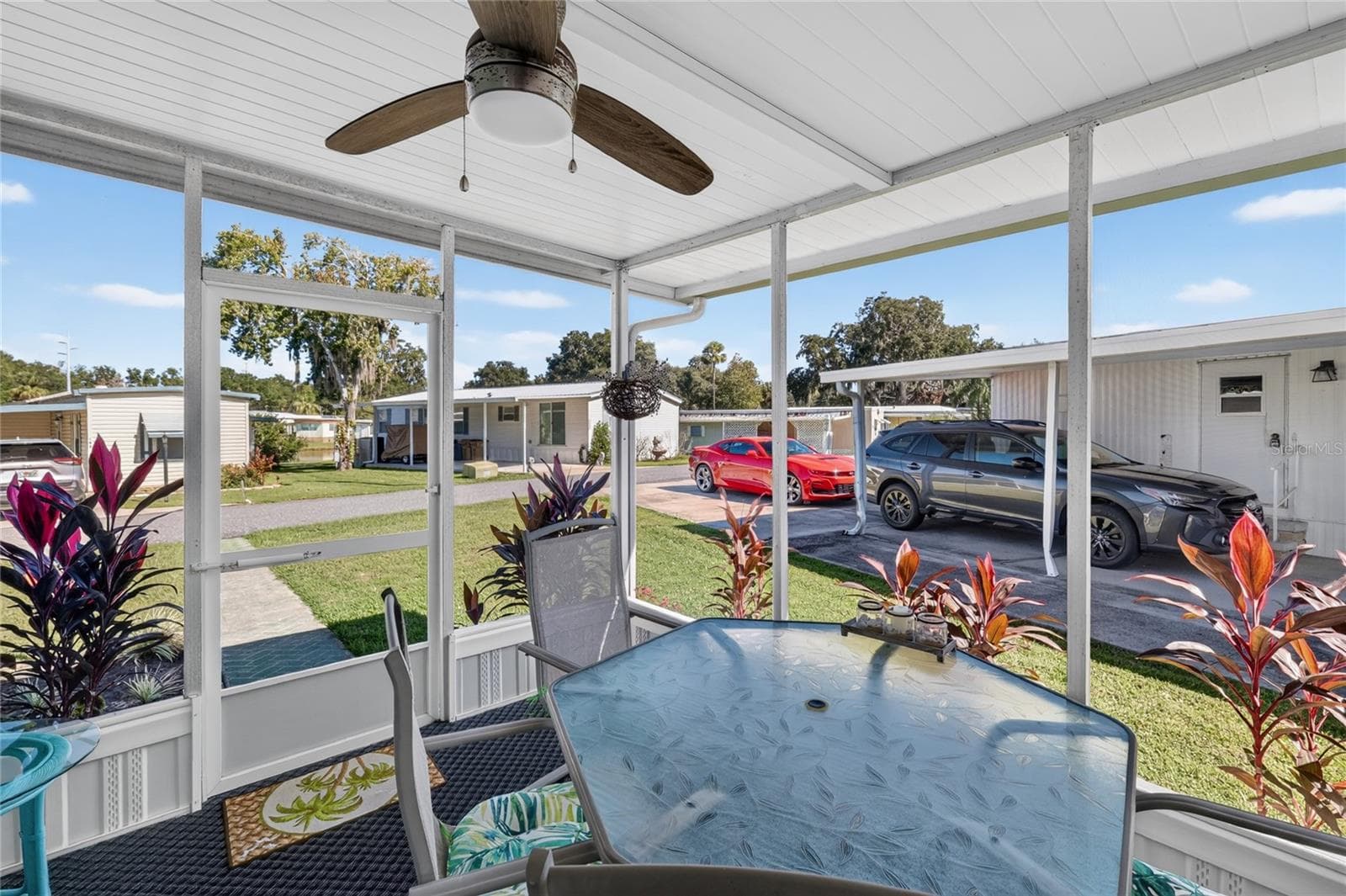 Screen room view #2 - 565 TAMMI DR, LEESBURG