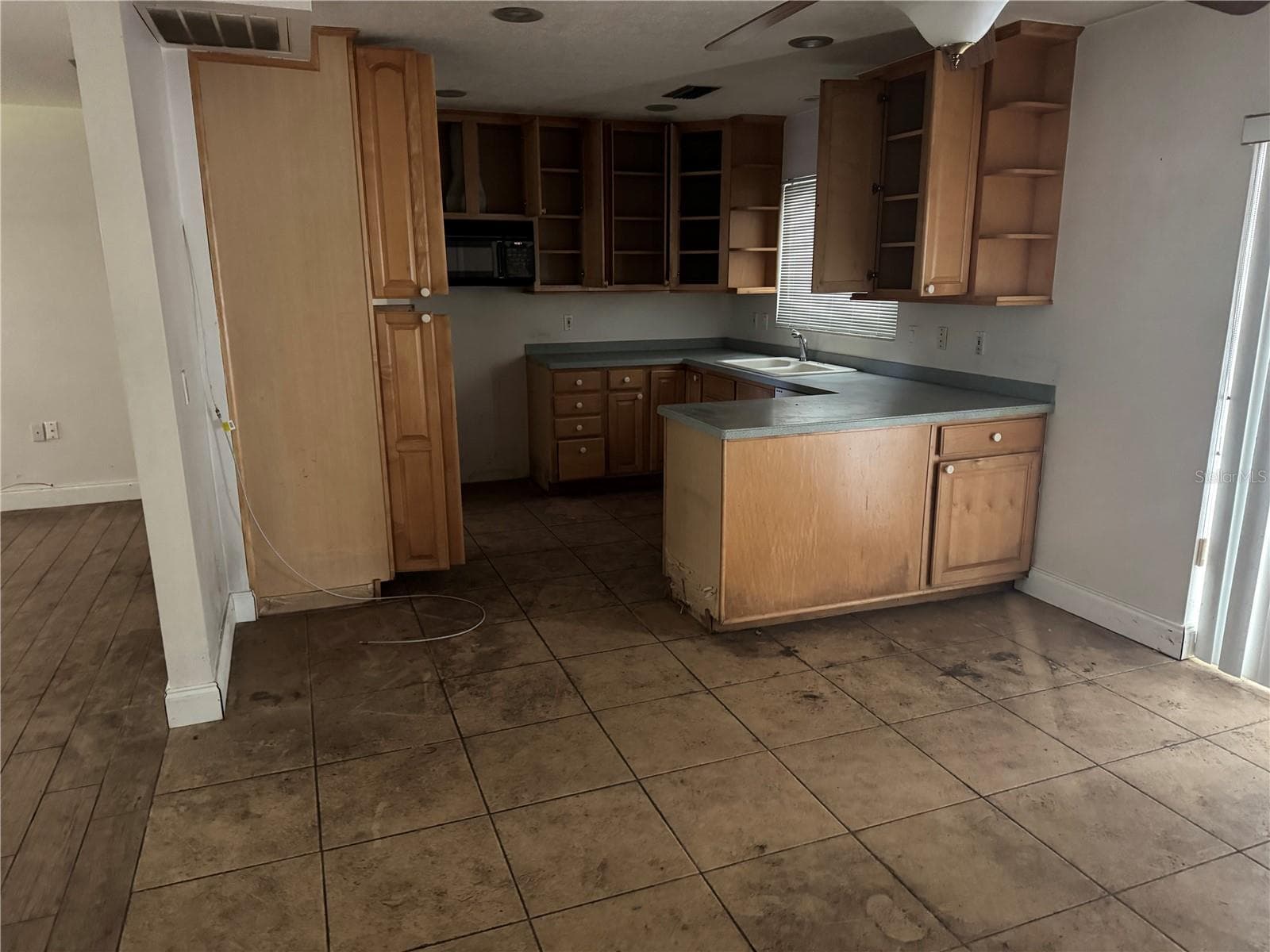 Single Family Residence at 1640 KAY DR, LARGO, photo 11 of 12