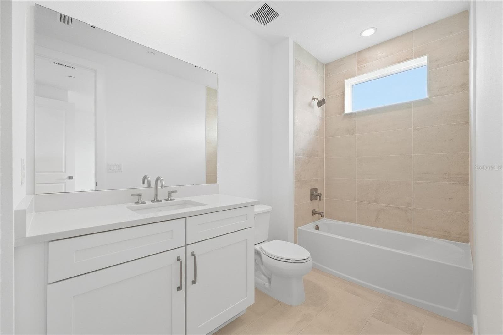 Secondary en suite bath in 2nd bedroom - 9317 LUMINARY BLVD, ORLANDO