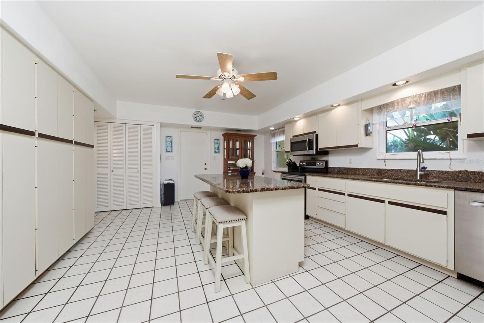 Single Family Residence at 844 MAGELLAN DR, SARASOTA, photo 27 of 79