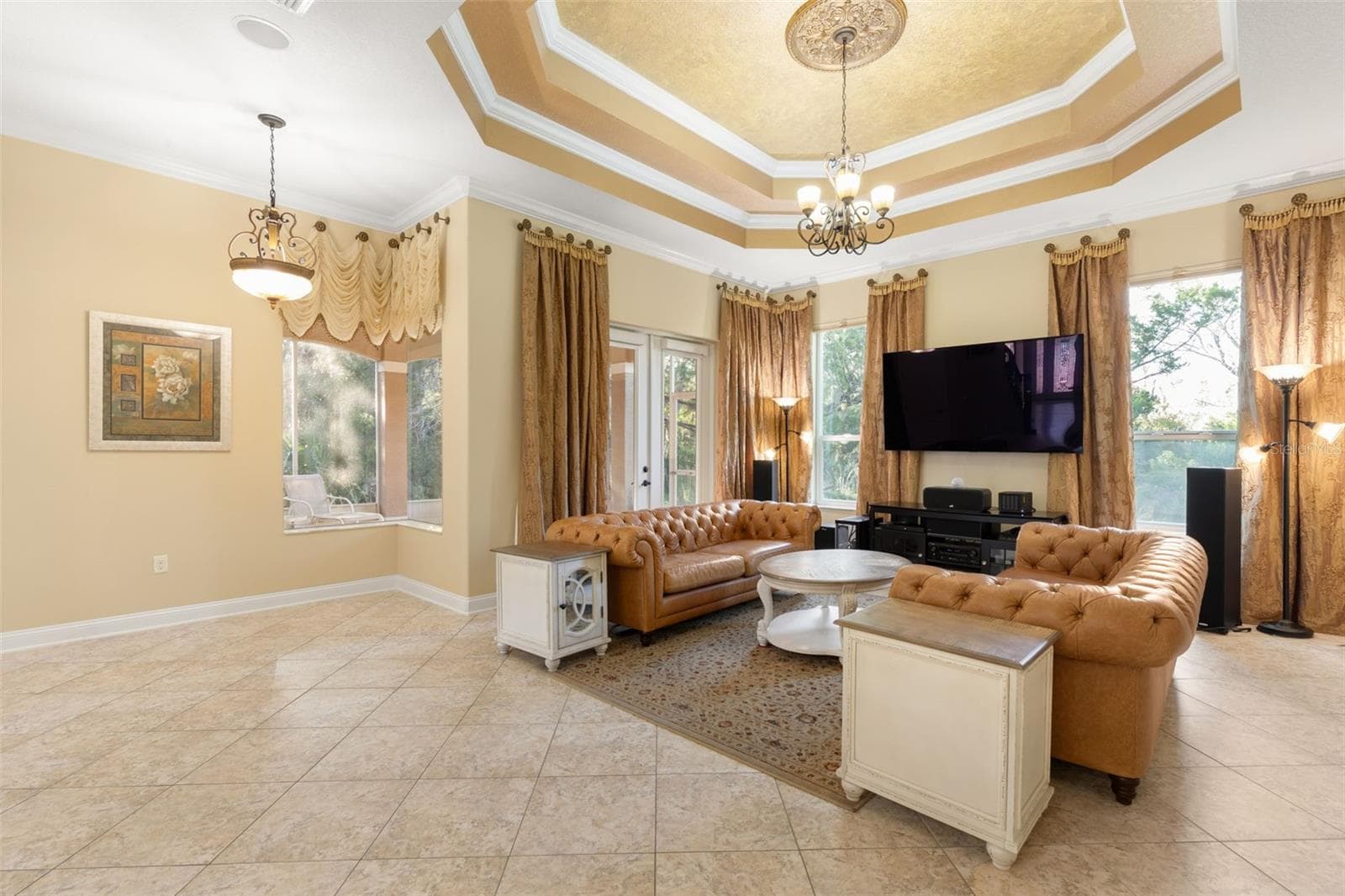 Generous floor space, beautiful natural light and architectural details make this gathering room a comfortable place to unwind or enjoy time with guests. - 25 EMERALD LAKE CT, PALM COAST