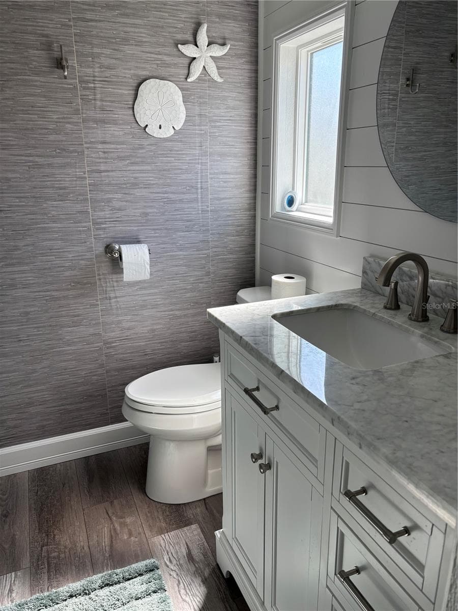 Hall bathroom - 20 MOUNTAIN LAUREL DR, PALM HARBOR