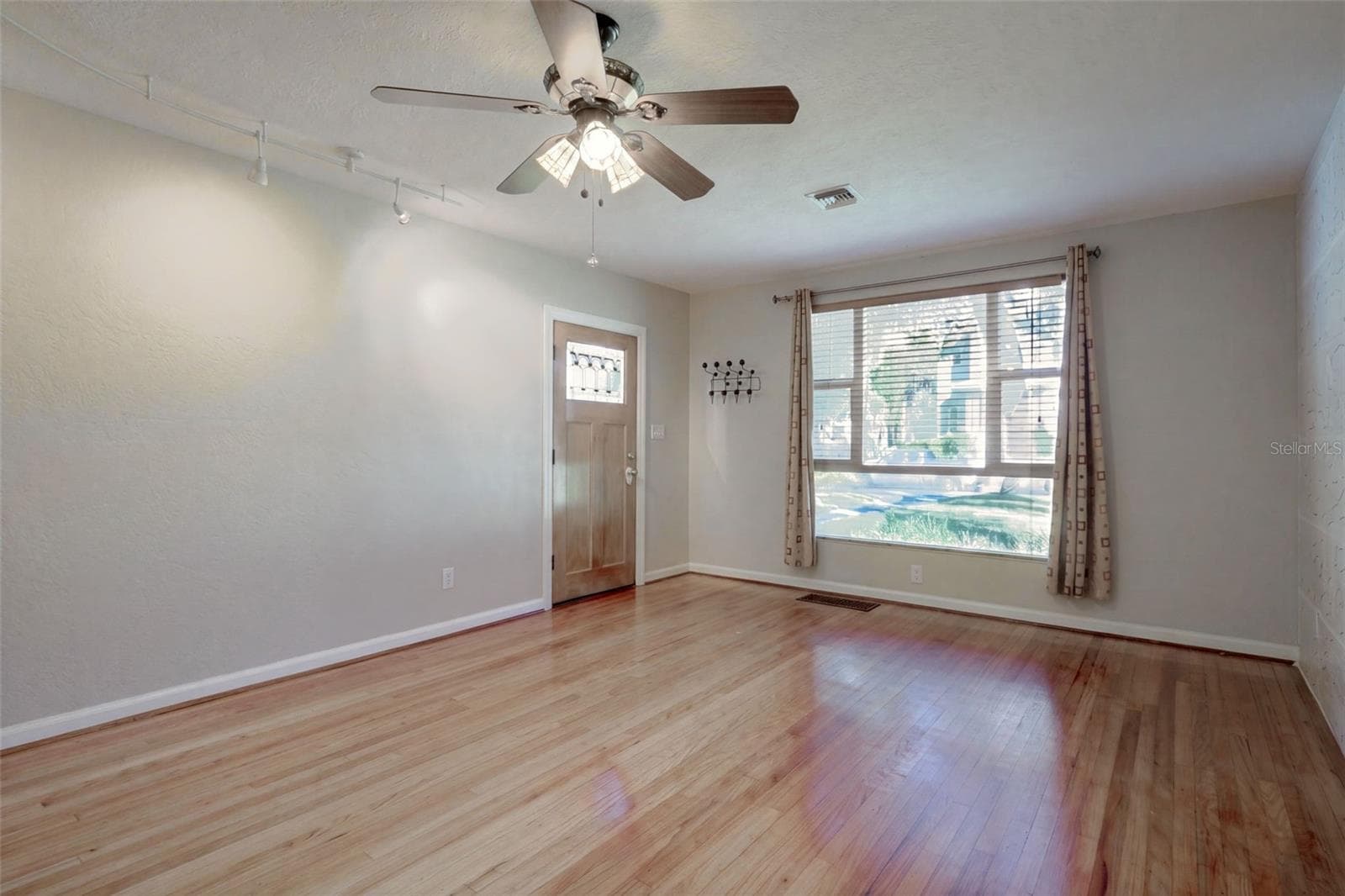Single Family Residence at 1616 E JEFFERSON ST, ORLANDO, photo 7 of 51