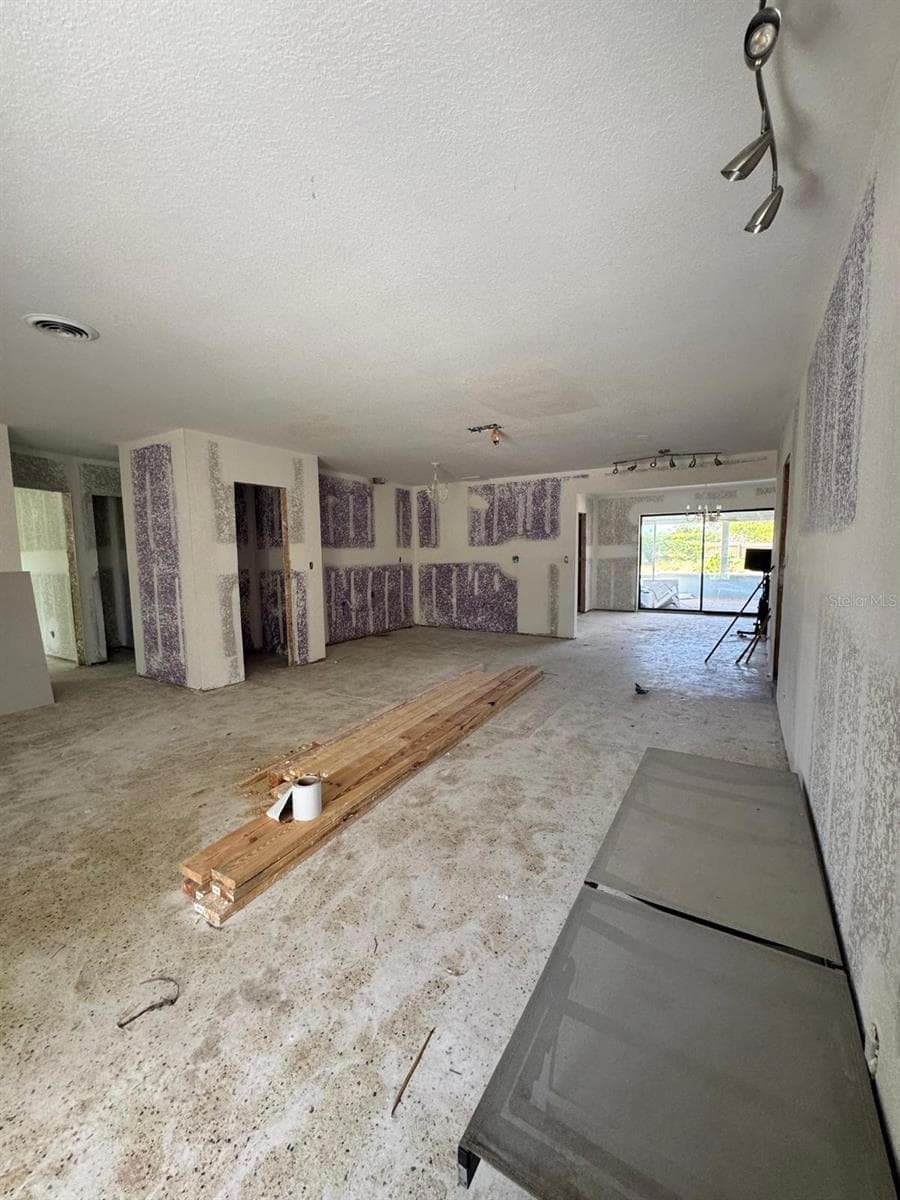 Single Family Residence at 4990 VENETIAN BLVD NE, ST PETERSBURG, photo 2 of 24