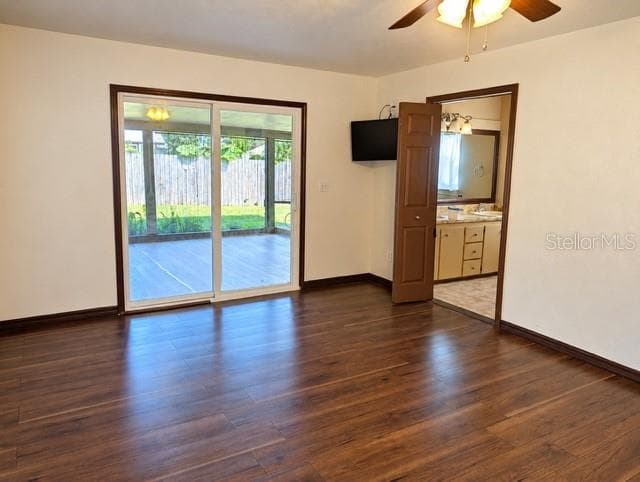 Primary bedroom opening to porch - 3645 SE 48 ST, OCALA