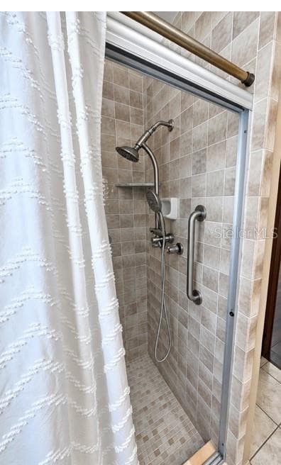 Primary walk in shower - 3645 SE 48 ST, OCALA