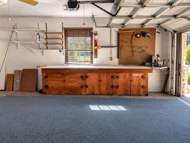 Workbench in garage - 3645 SE 48 ST, OCALA
