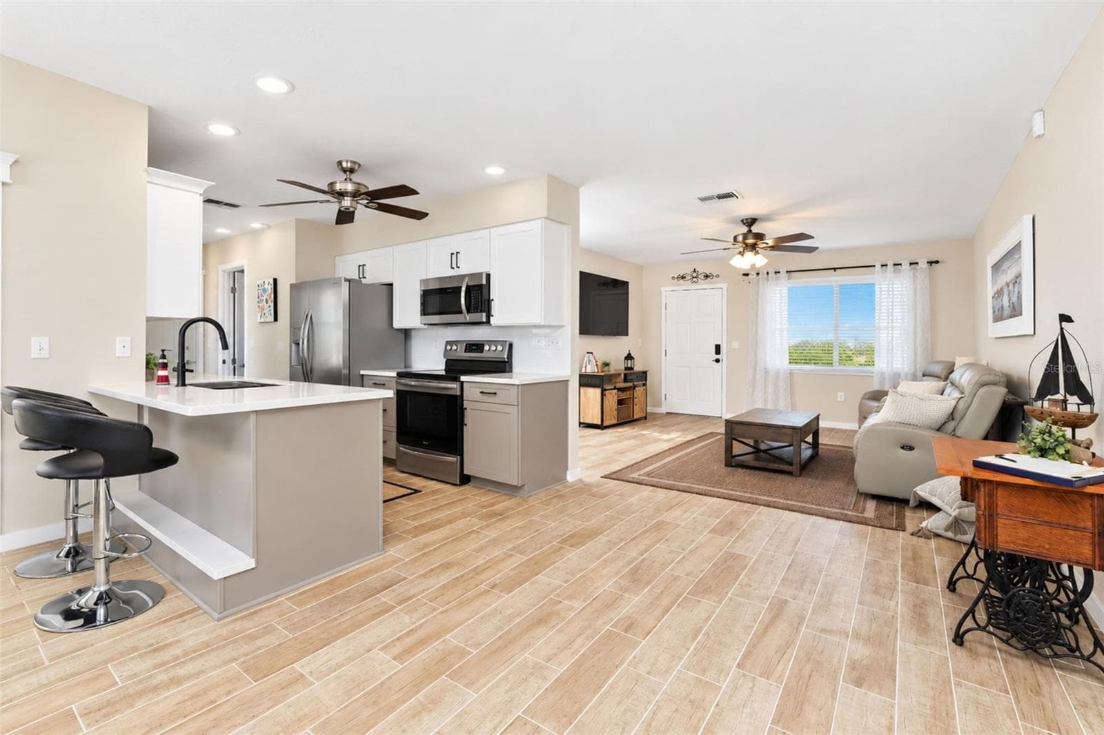 Single Family Residence at 258 ANNAPOLIS LN, ROTONDA WEST, photo 16 of 97