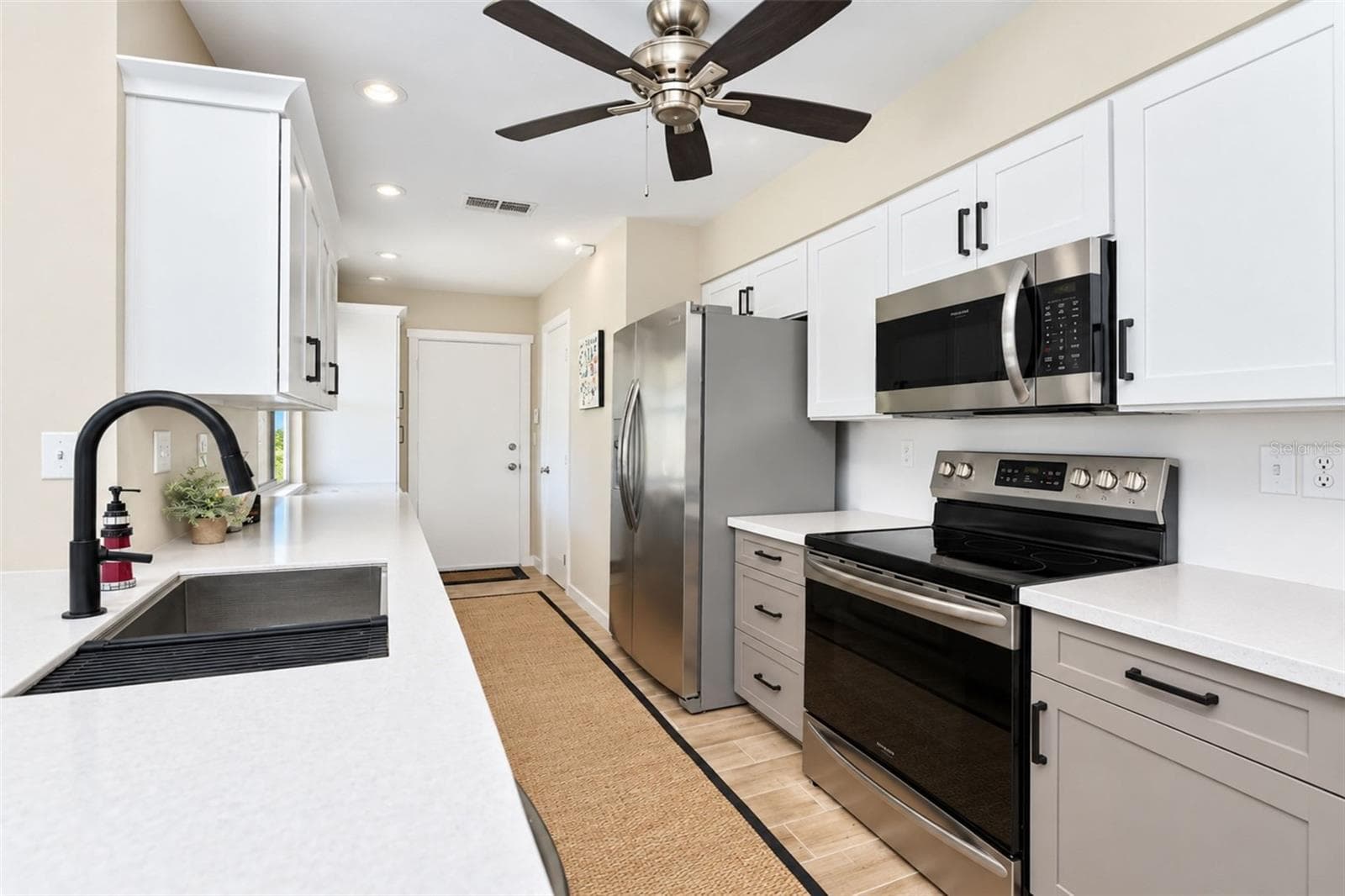 Single Family Residence at 258 ANNAPOLIS LN, ROTONDA WEST, photo 20 of 97