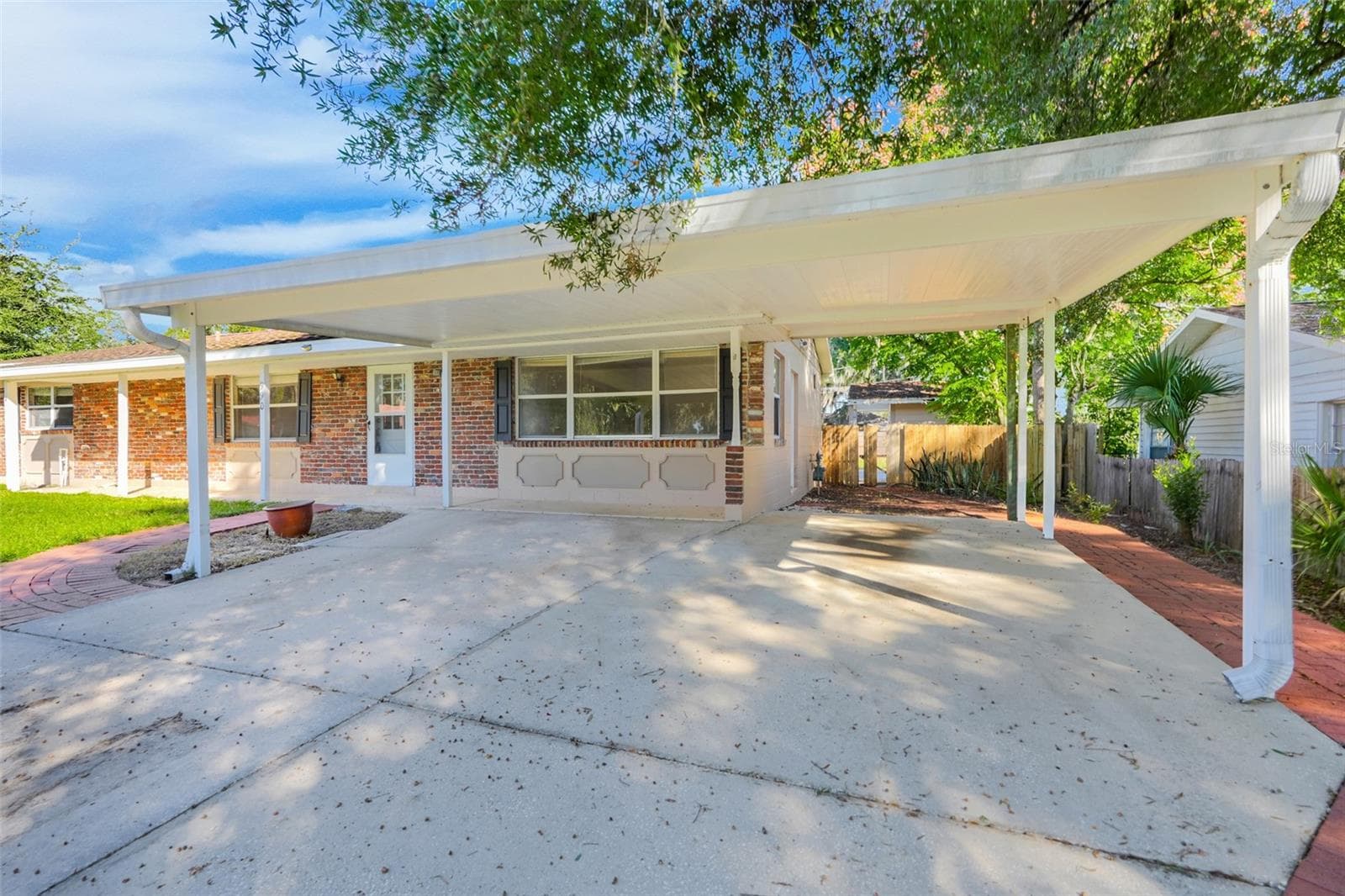 Single Family Residence at 990 LINDEN ST, CLERMONT, photo 5 of 36