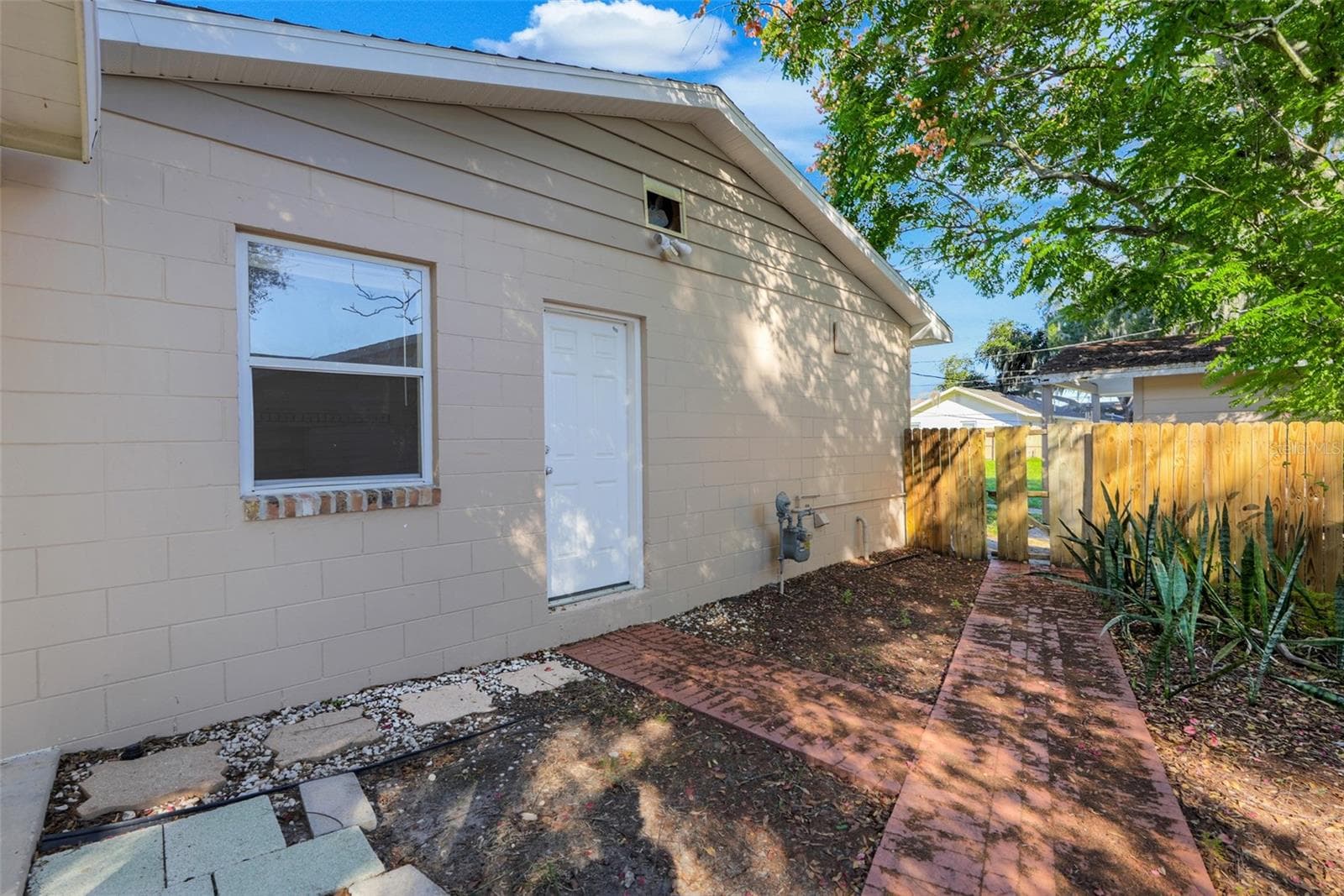 Single Family Residence at 990 LINDEN ST, CLERMONT, photo 6 of 36