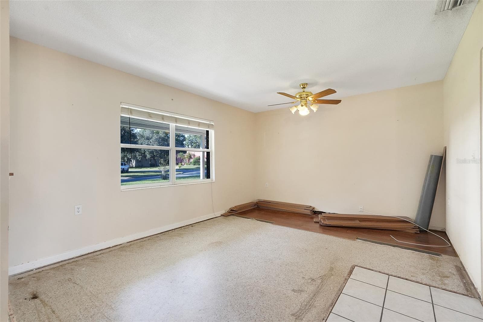 Single Family Residence at 990 LINDEN ST, CLERMONT, photo 9 of 36