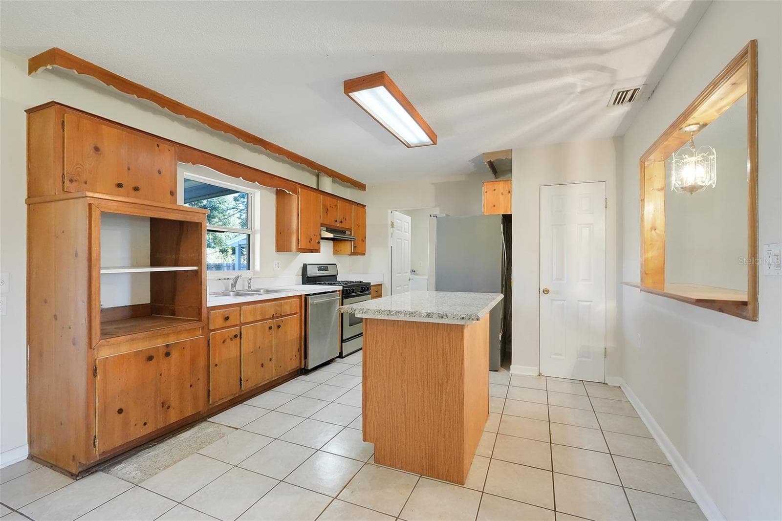 Single Family Residence at 990 LINDEN ST, CLERMONT, photo 11 of 36
