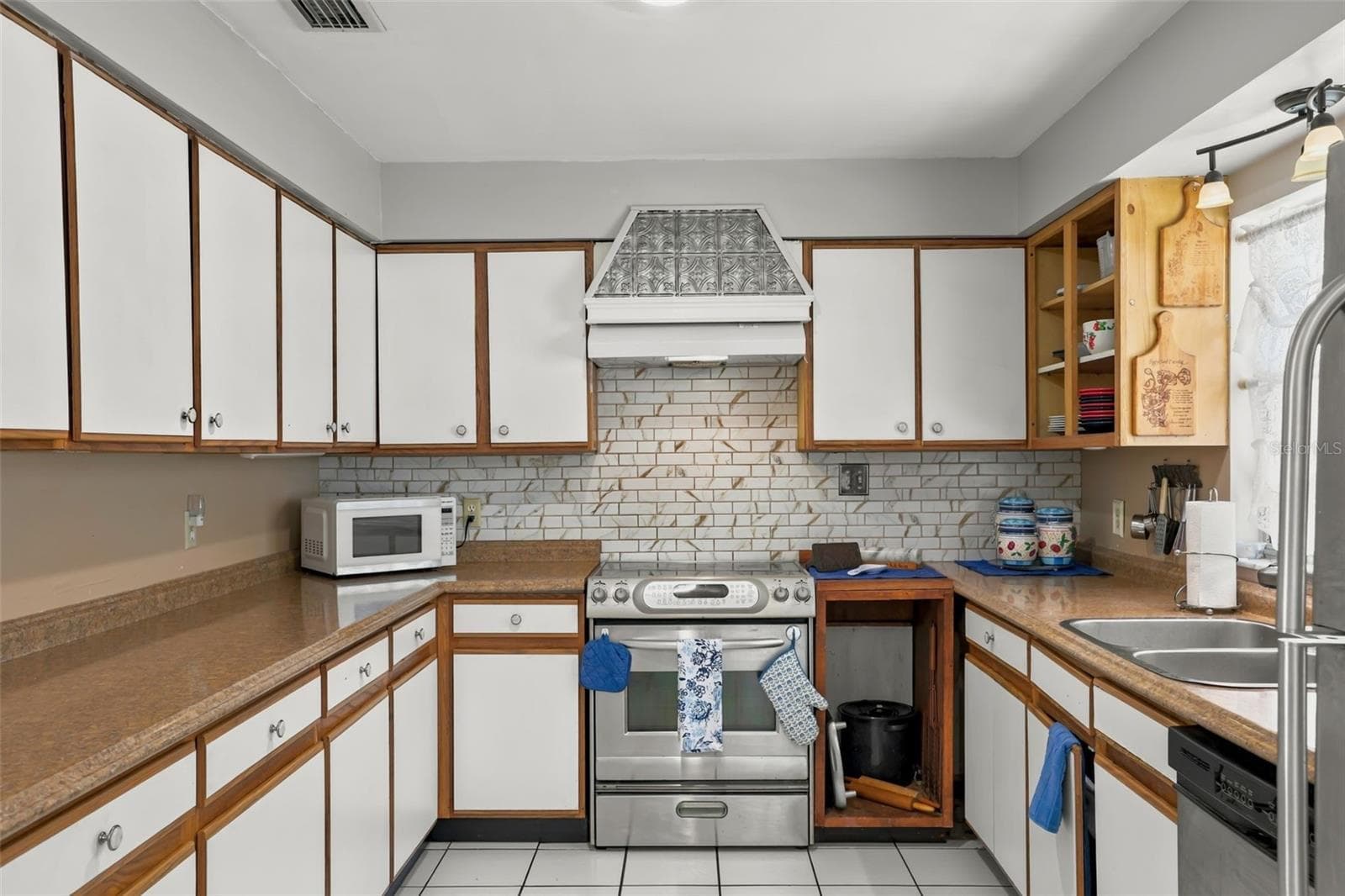 Single Family Residence at 2112 PLYMOUTH SORRENTO RD, APOPKA, photo 11 of 39