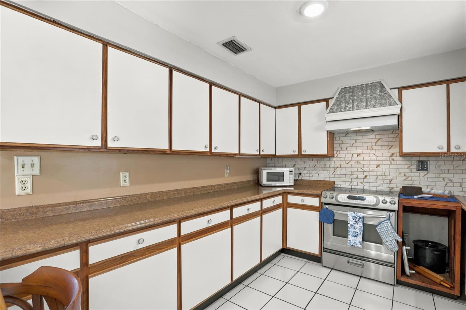 Single Family Residence at 2112 PLYMOUTH SORRENTO RD, APOPKA, photo 12 of 39