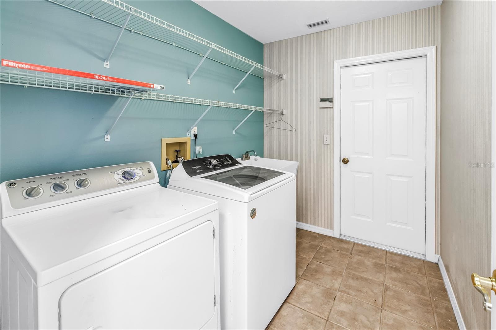 Single Family Residence at 18520 SUNWARD LAKE PL, LUTZ, photo 38 of 58
