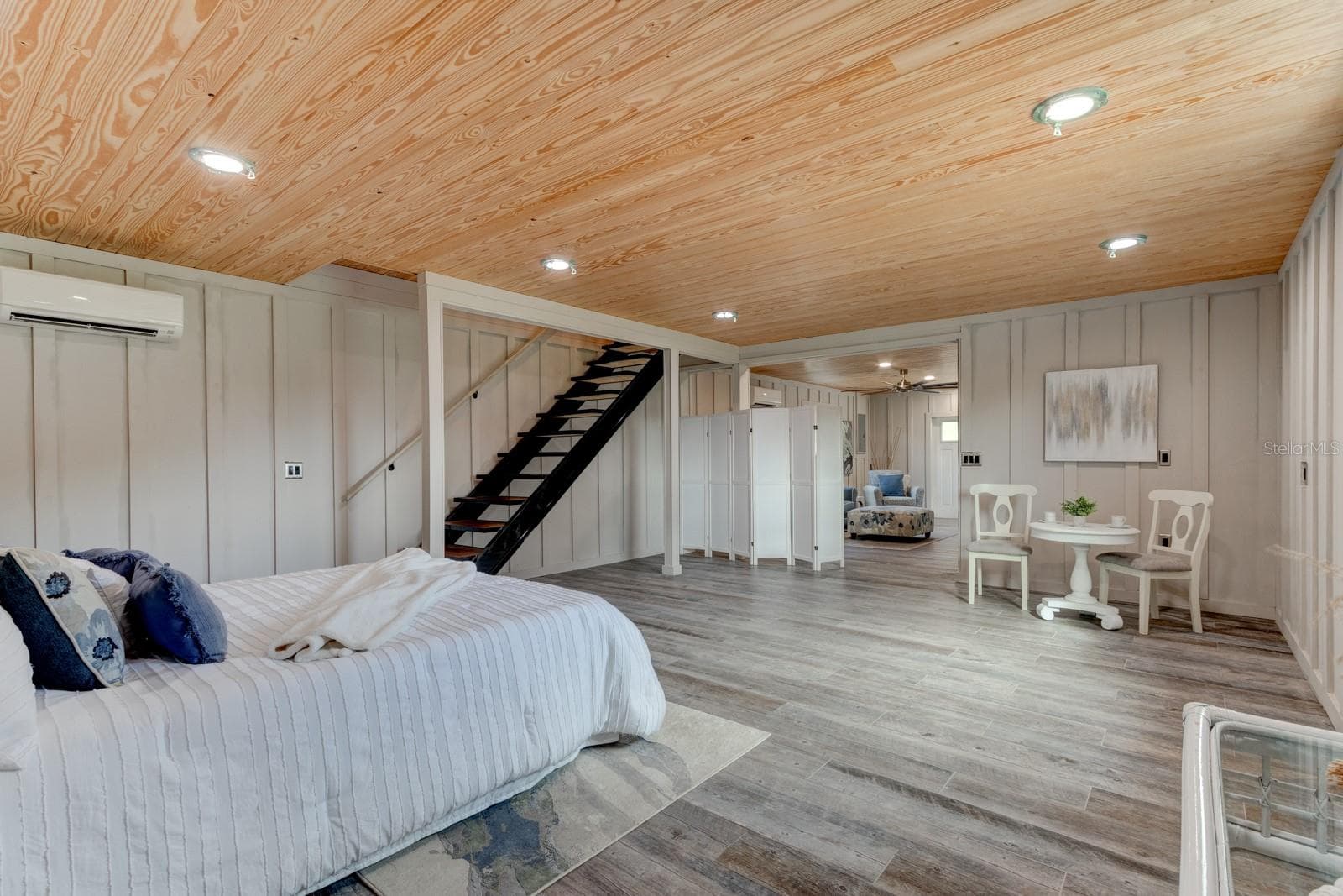Down Stairs Bedroom - 127 E ARIEL RD, OAK HILL