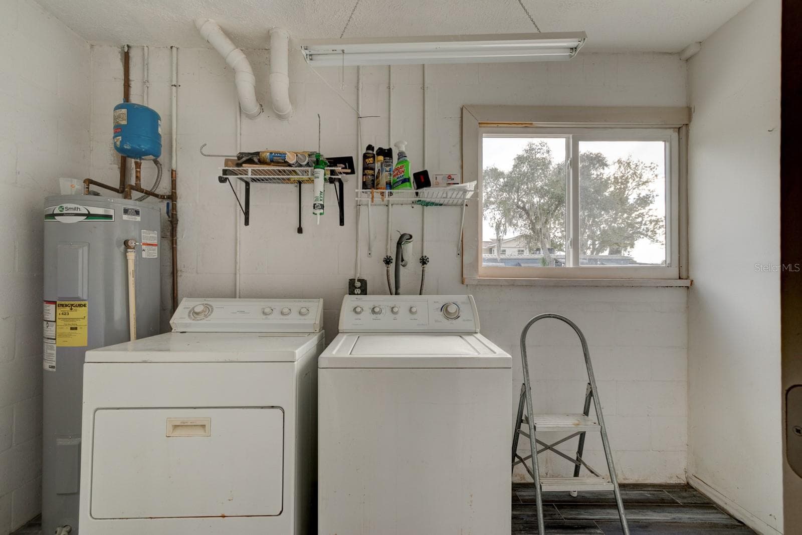 Laundry - 127 E ARIEL RD, OAK HILL