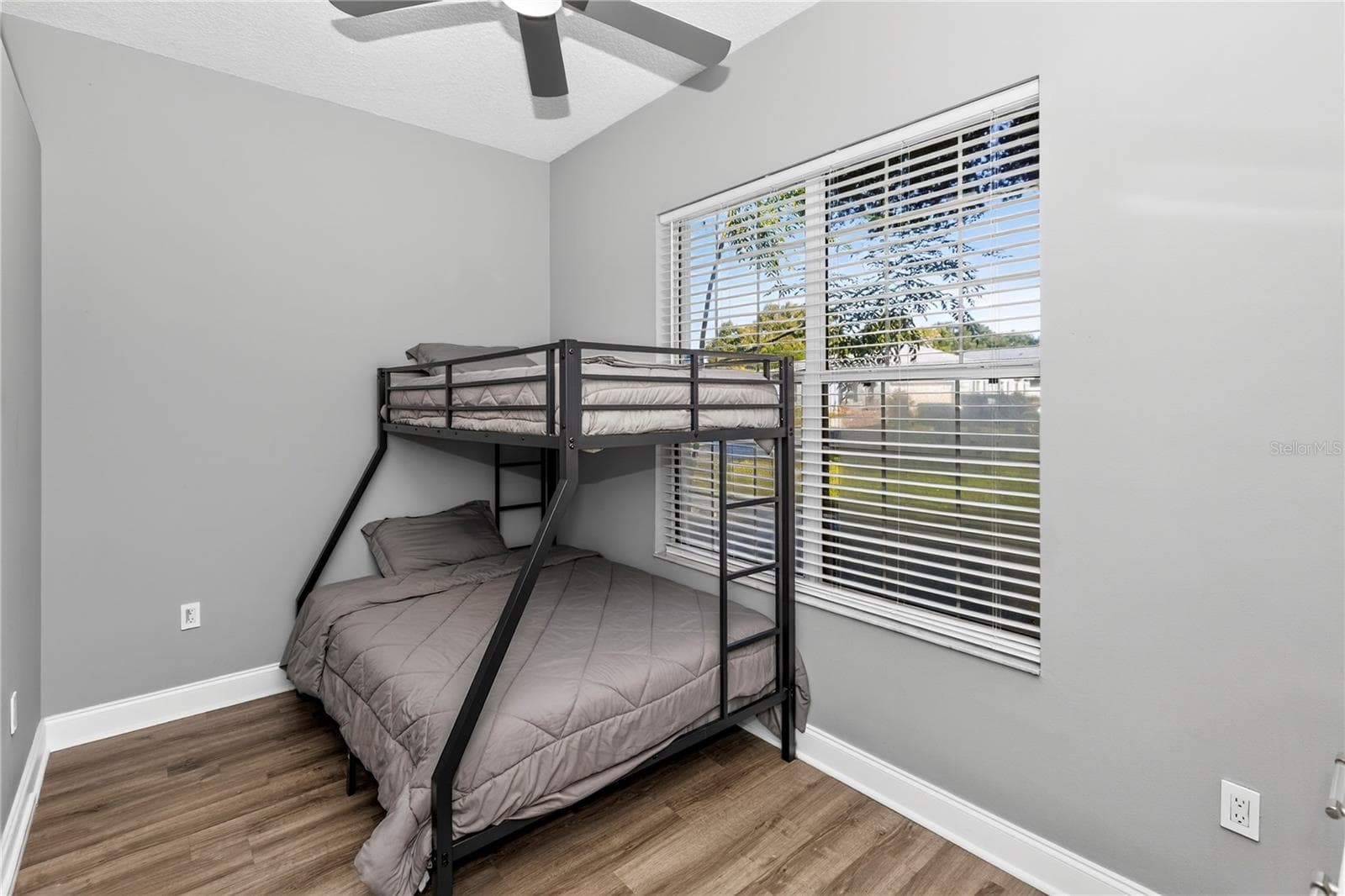 Single Family Residence at 10240 BARRINGTON CT, LEESBURG, photo 11 of 39