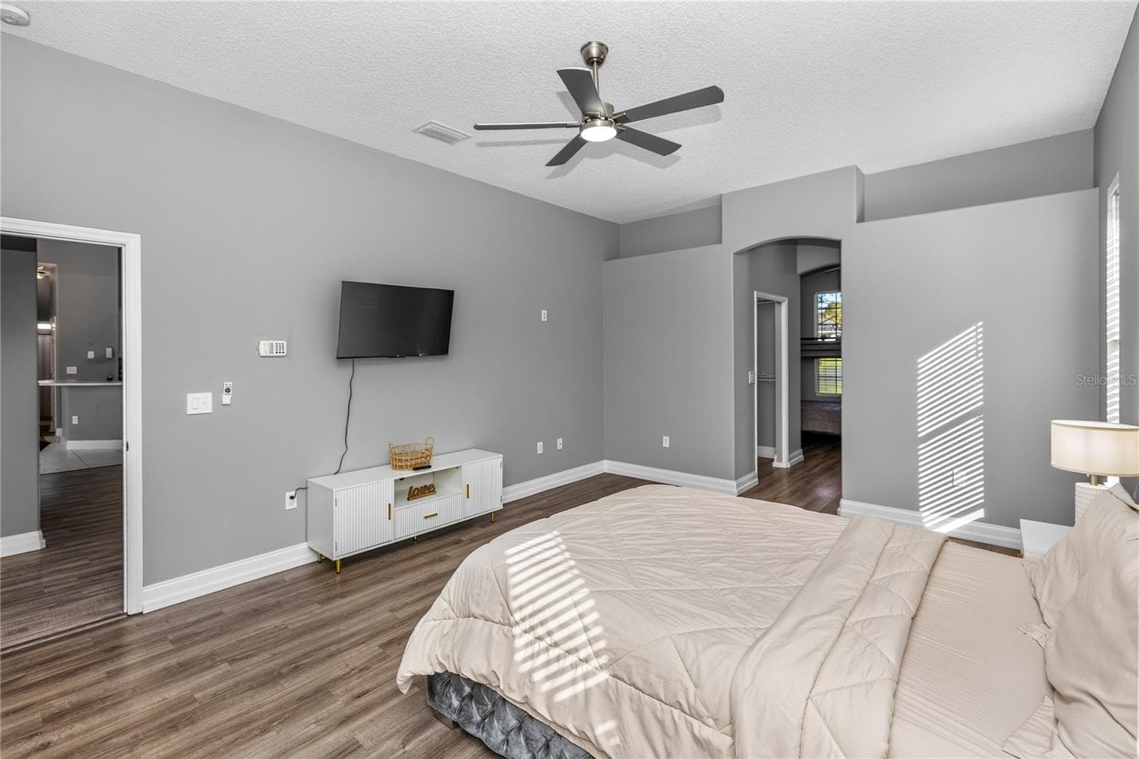 Single Family Residence at 10240 BARRINGTON CT, LEESBURG, photo 12 of 39