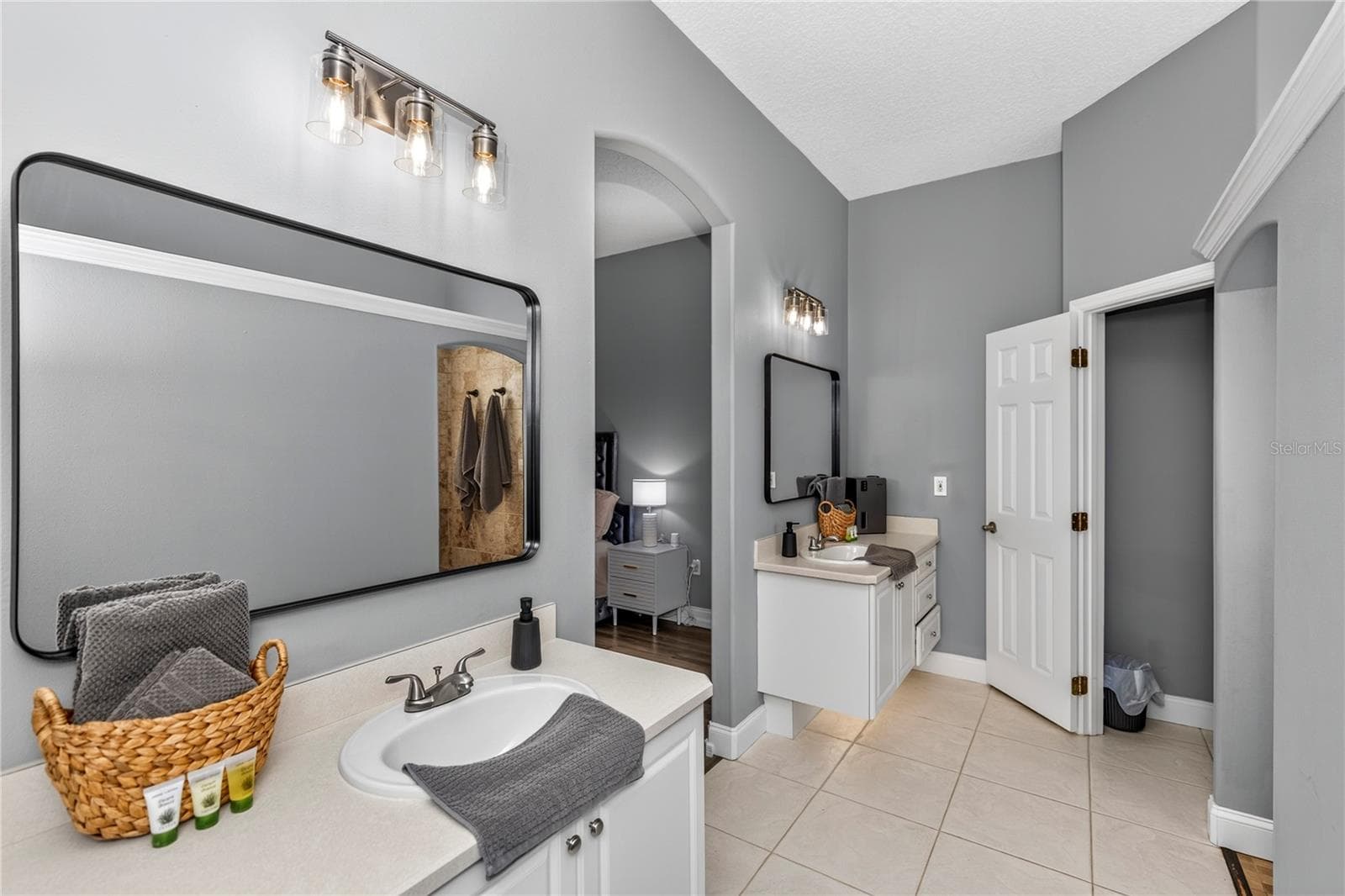 Single Family Residence at 10240 BARRINGTON CT, LEESBURG, photo 14 of 39