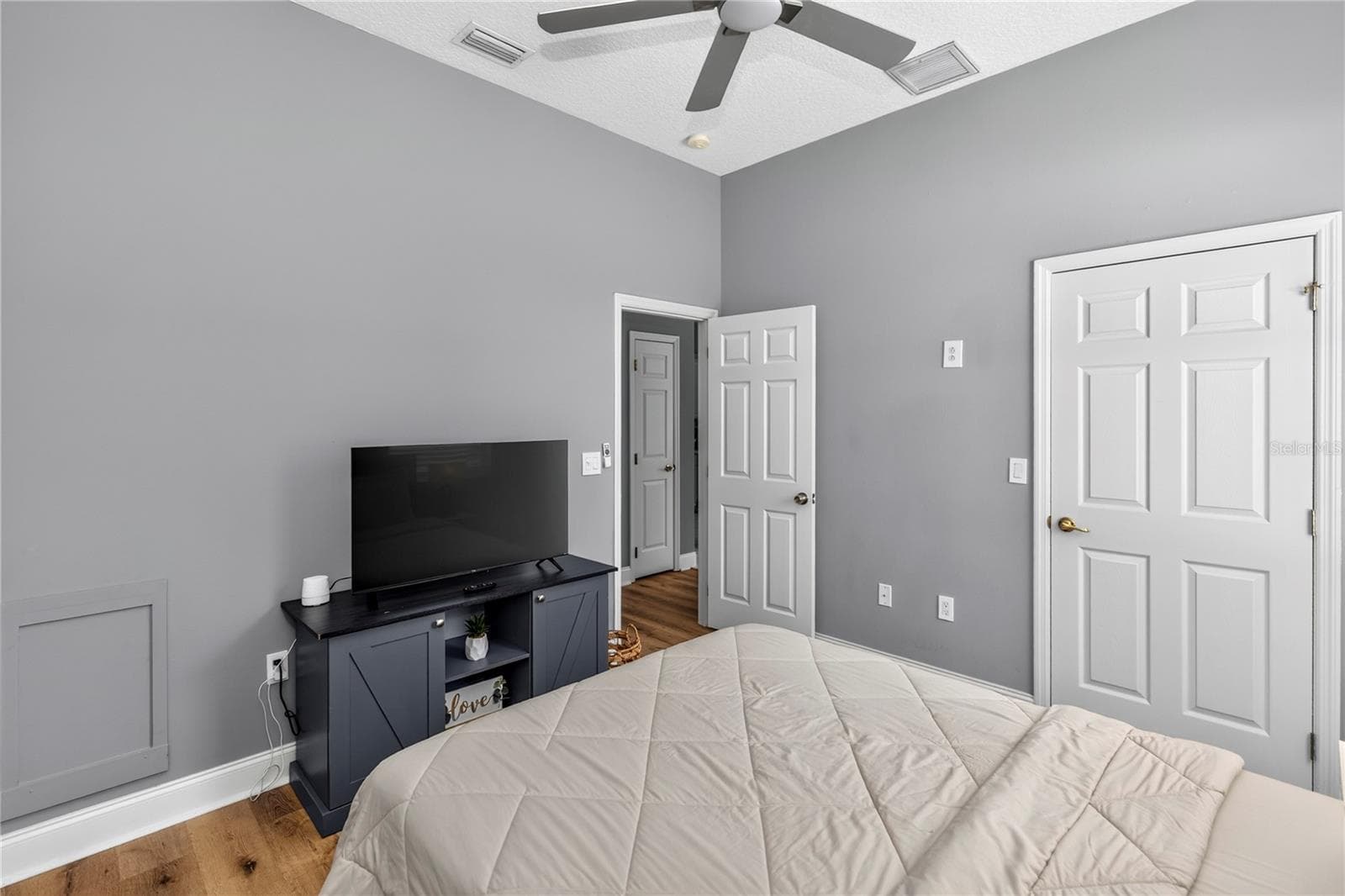 Single Family Residence at 10240 BARRINGTON CT, LEESBURG, photo 24 of 39