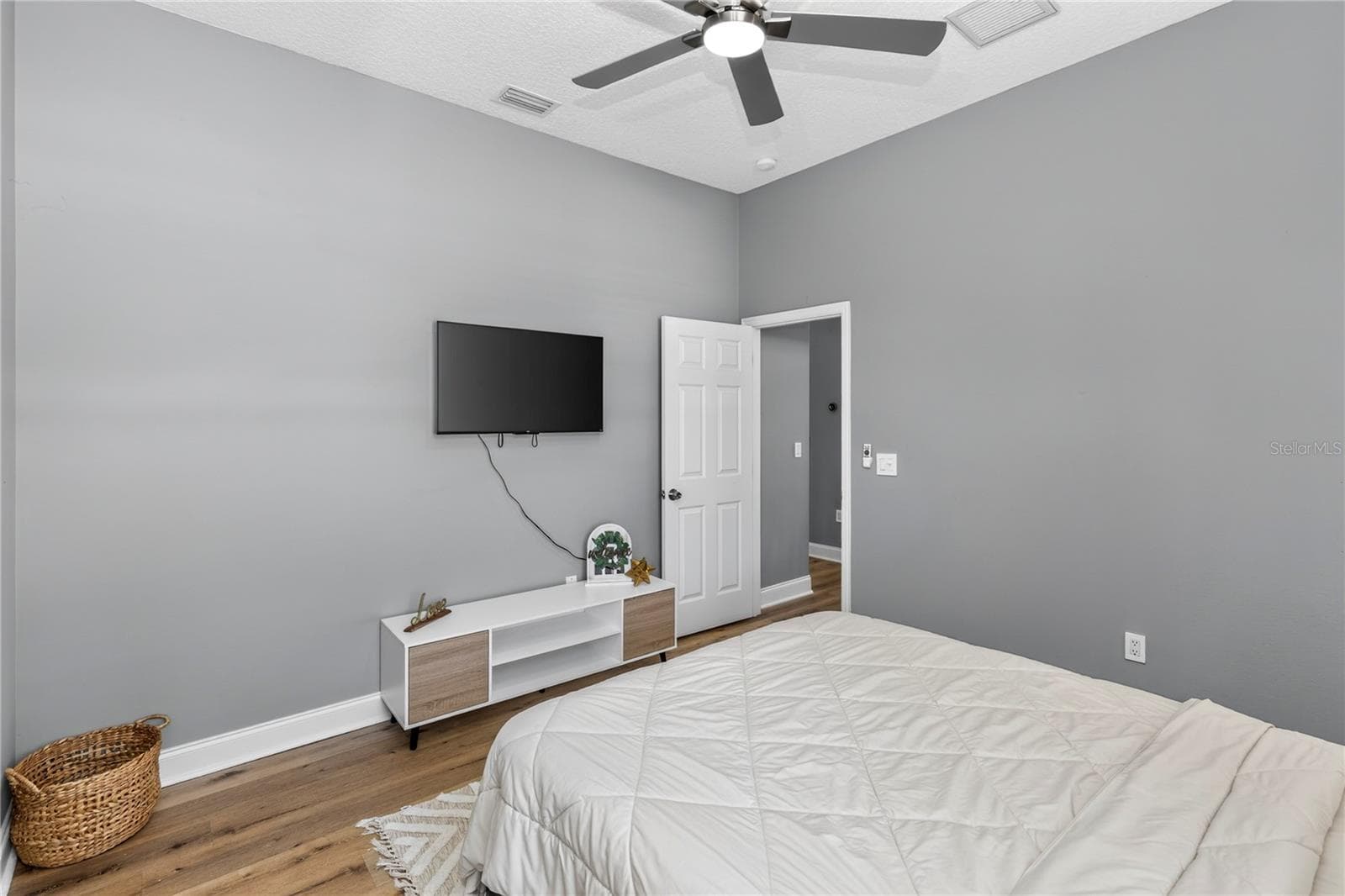 Single Family Residence at 10240 BARRINGTON CT, LEESBURG, photo 27 of 39