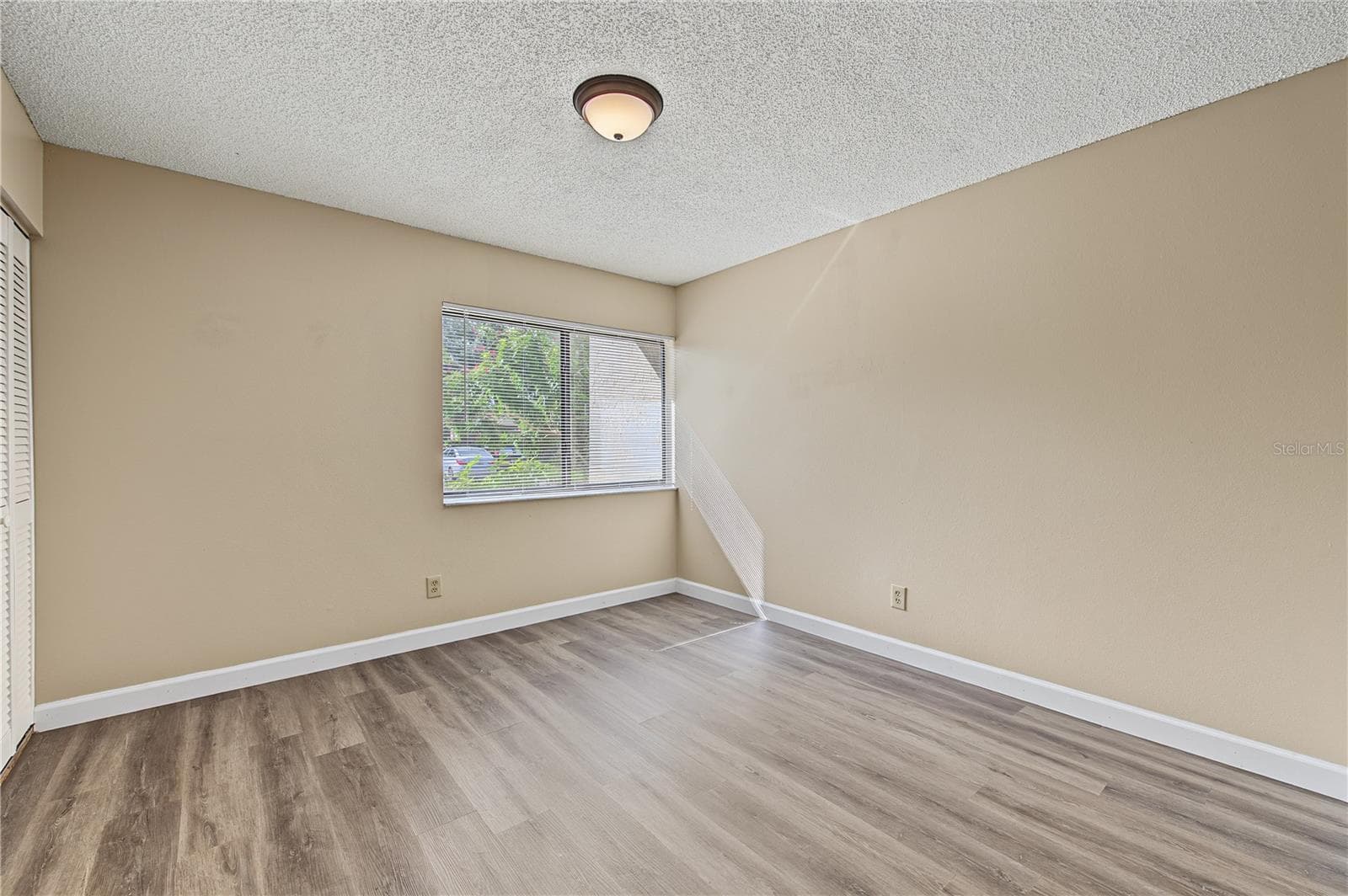 Upstairs bedroom, Laminate Flooring - 2729 FOXFIRE CT #C, CLEARWATER