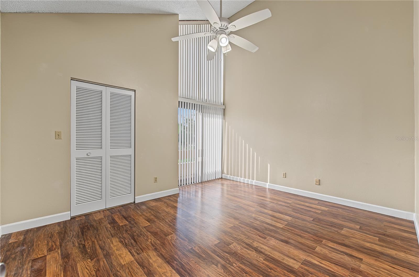 Guest bedroom upstairs, vaulted ceilings - 2729 FOXFIRE CT #C, CLEARWATER