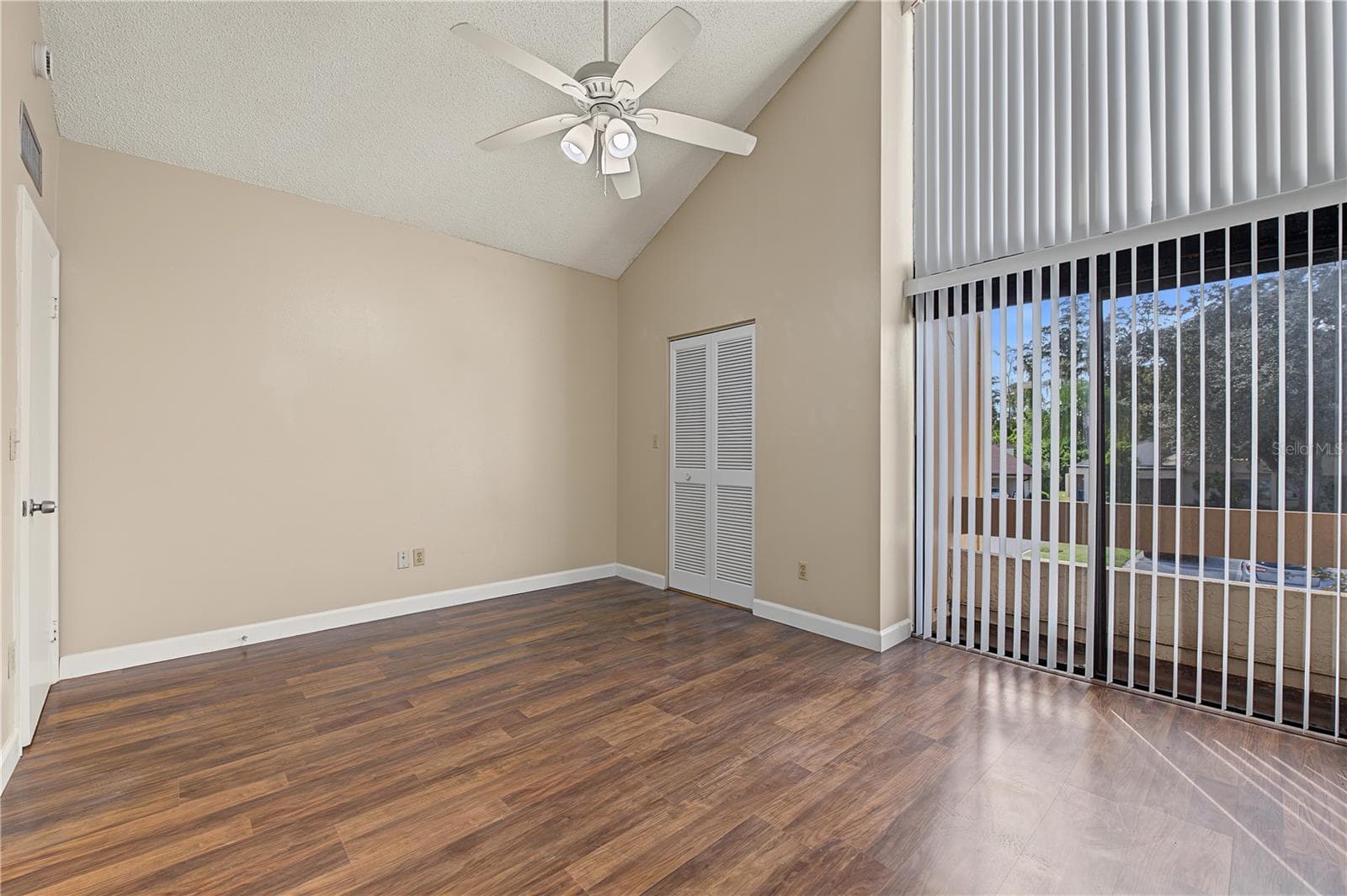 Guest bedroom upstairs, vaulted ceilings - 2729 FOXFIRE CT #C, CLEARWATER