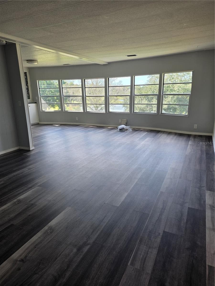6 BAY WINDOWS IN LIVING ROOM - 2218 ORANGEWOOD CIR #1540, ZELLWOOD