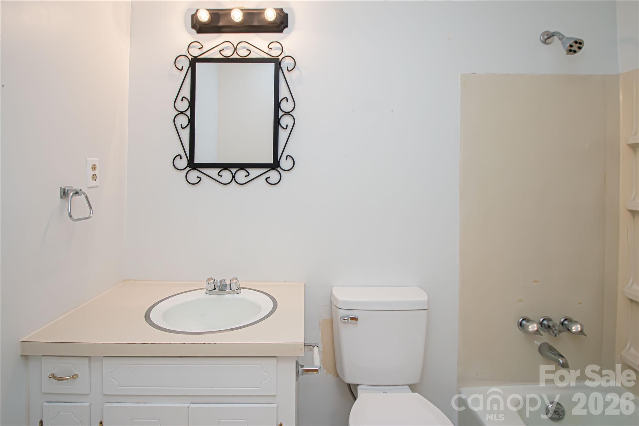 Full Hall Bath - 6016 Potter Road, Matthews