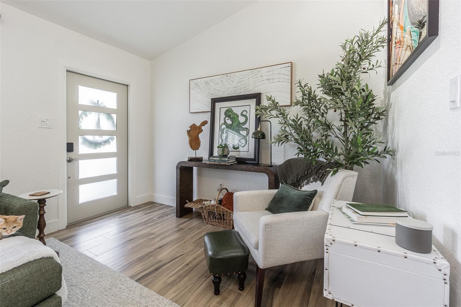 Single Family Residence at 1362 ROBINSON DR, ST PETERSBURG, photo 3 of 49
