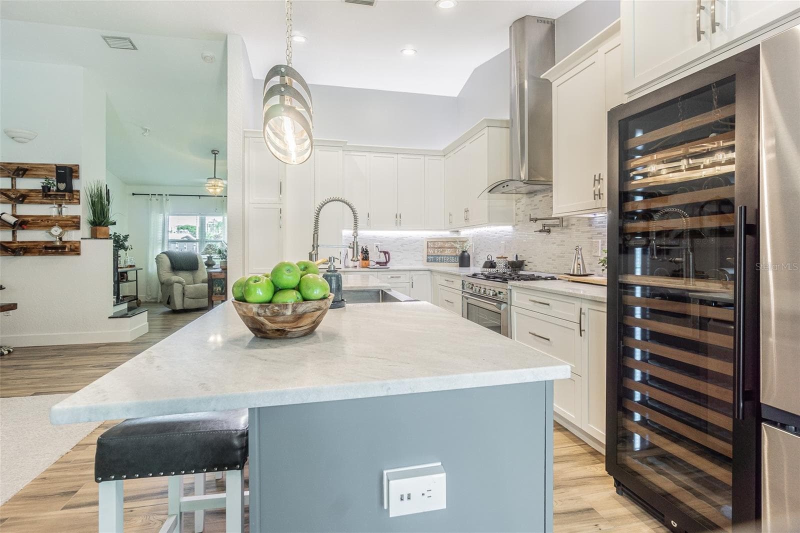 Single Family Residence at 1362 ROBINSON DR, ST PETERSBURG, photo 10 of 49