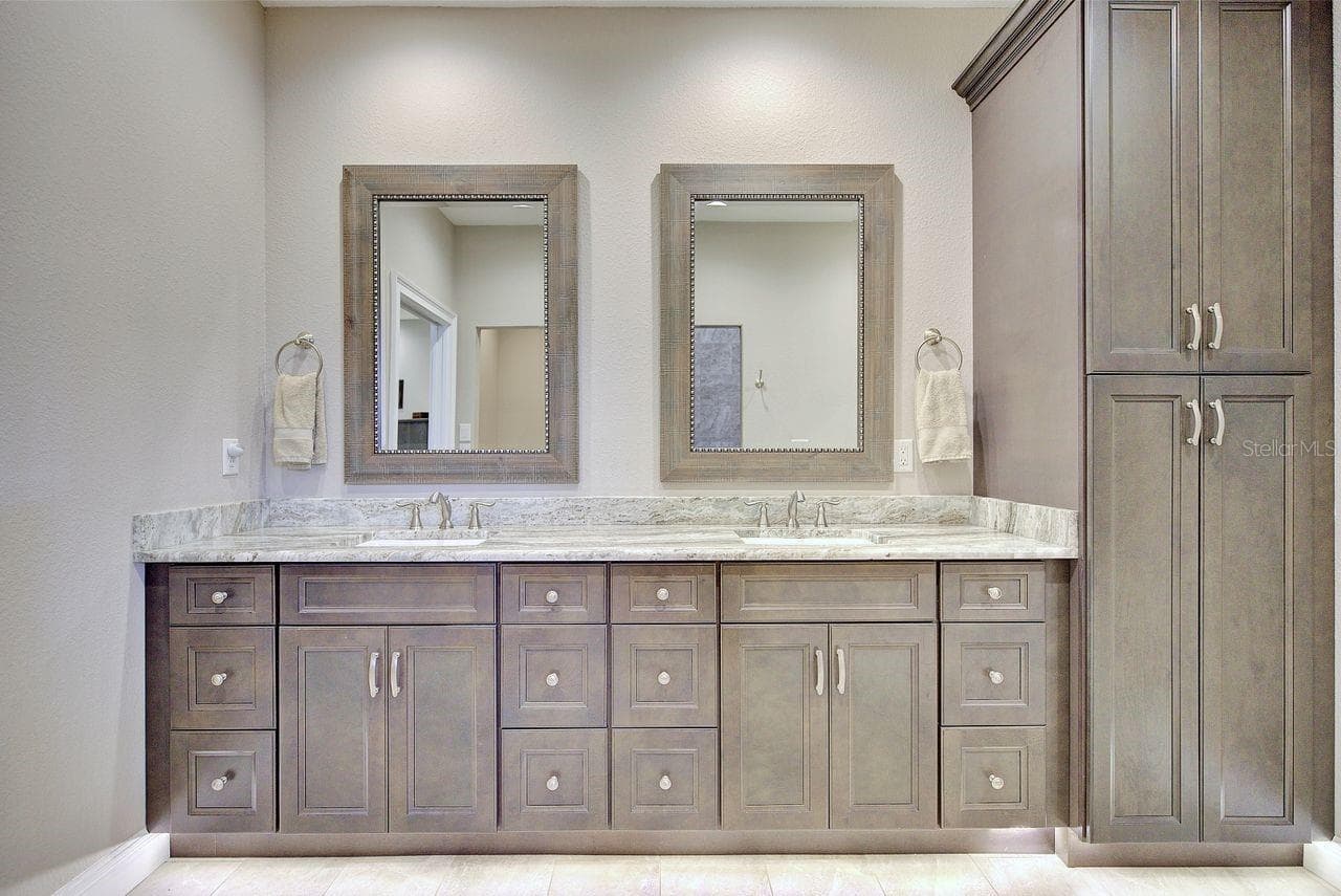 Single Family Residence at 2851 VILLAGE GREEN CT, AVON PARK, photo 16 of 55