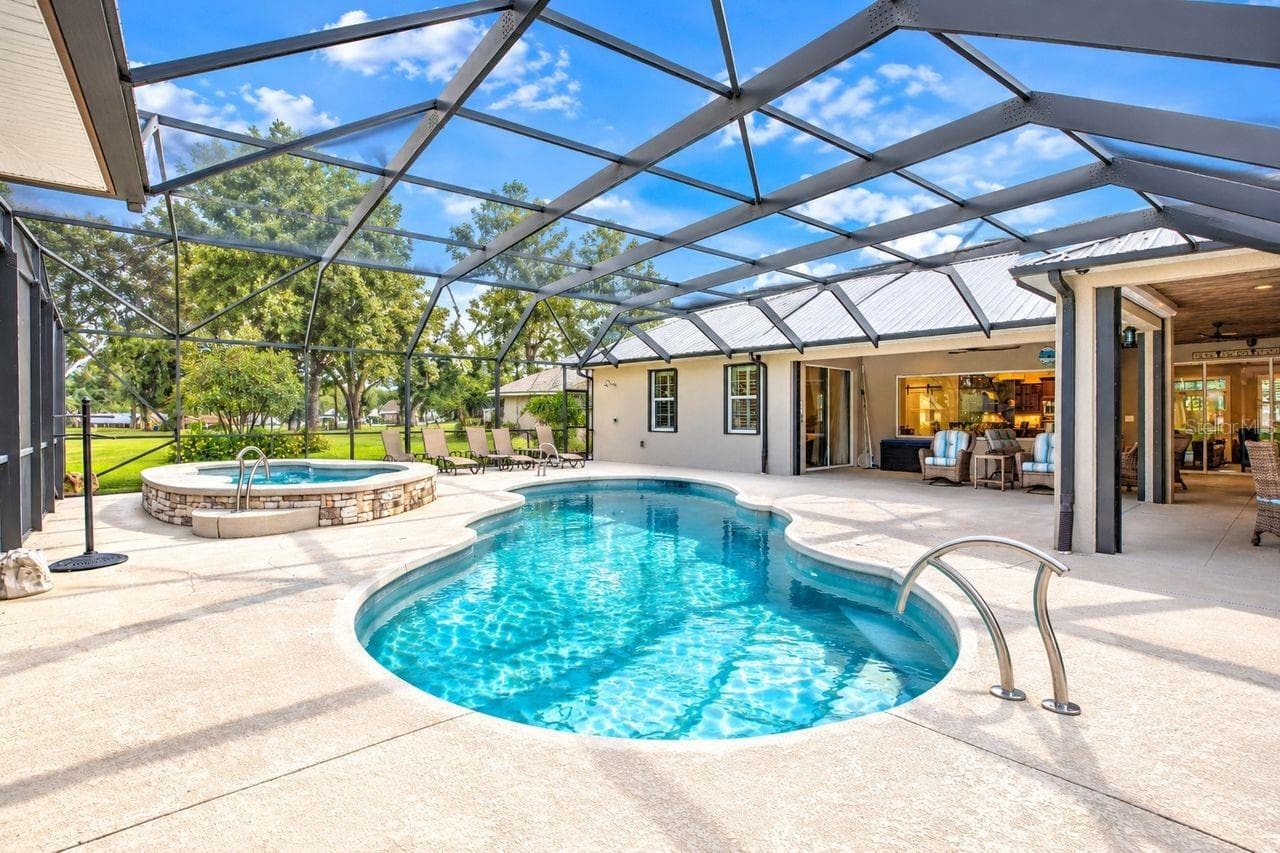 heated saltwater pool & spa - 2851 VILLAGE GREEN CT, AVON PARK