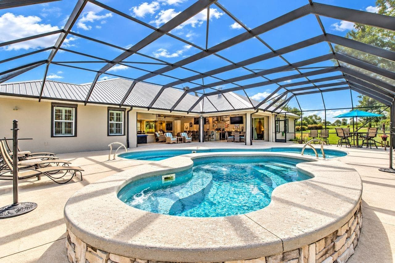 heated saltwater spa - 2851 VILLAGE GREEN CT, AVON PARK