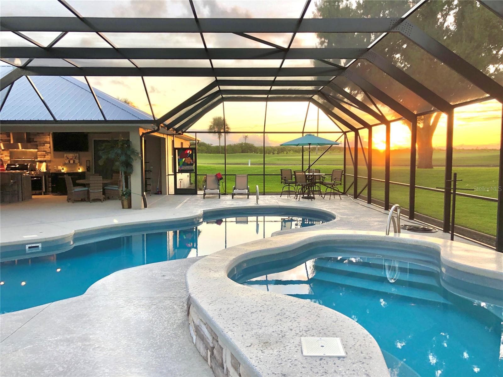 Sunset from the pool deck - 2851 VILLAGE GREEN CT, AVON PARK