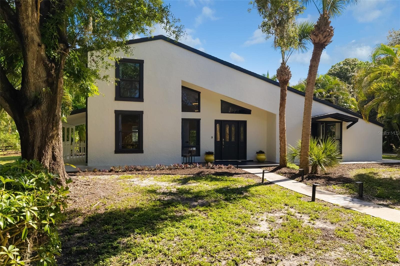 Single Family Residence at 403 LONGBOW TRL, OSPREY, photo 2 of 78