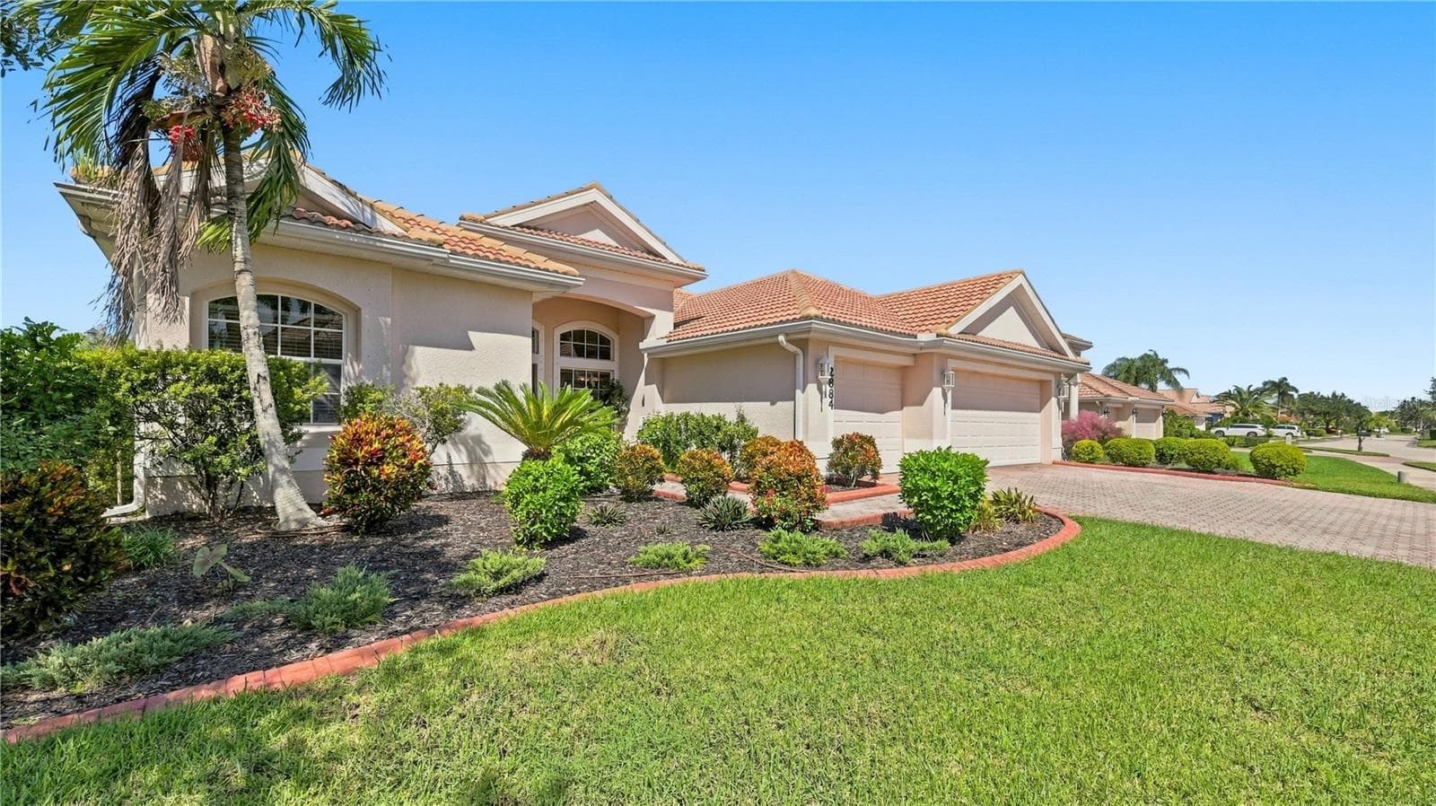 Front View Looking NE - 2884 GRAZELAND DR, SARASOTA