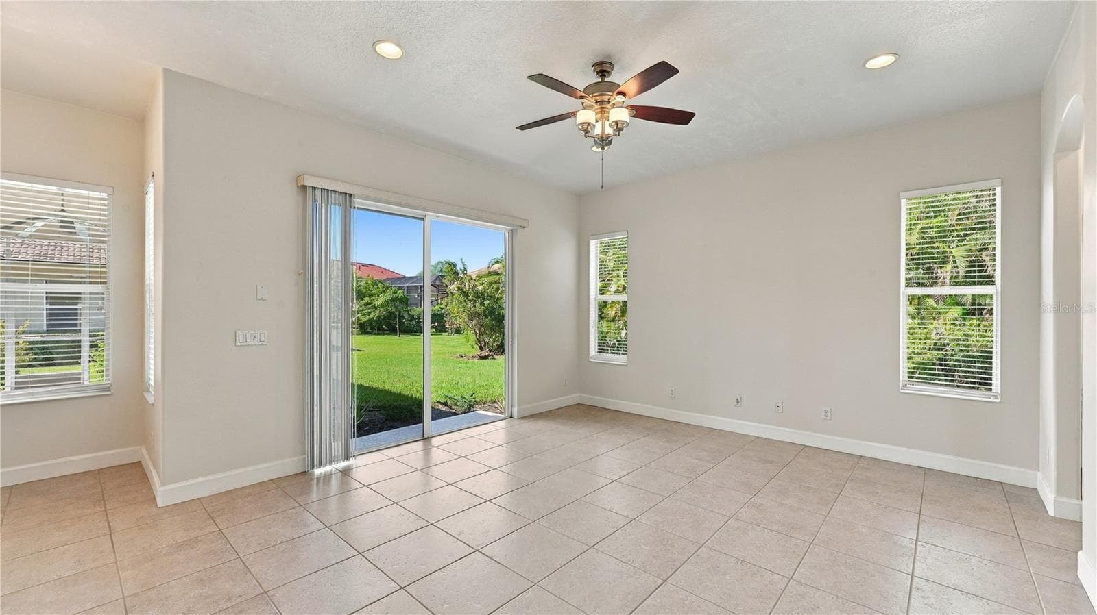 Family Room - 2884 GRAZELAND DR, SARASOTA