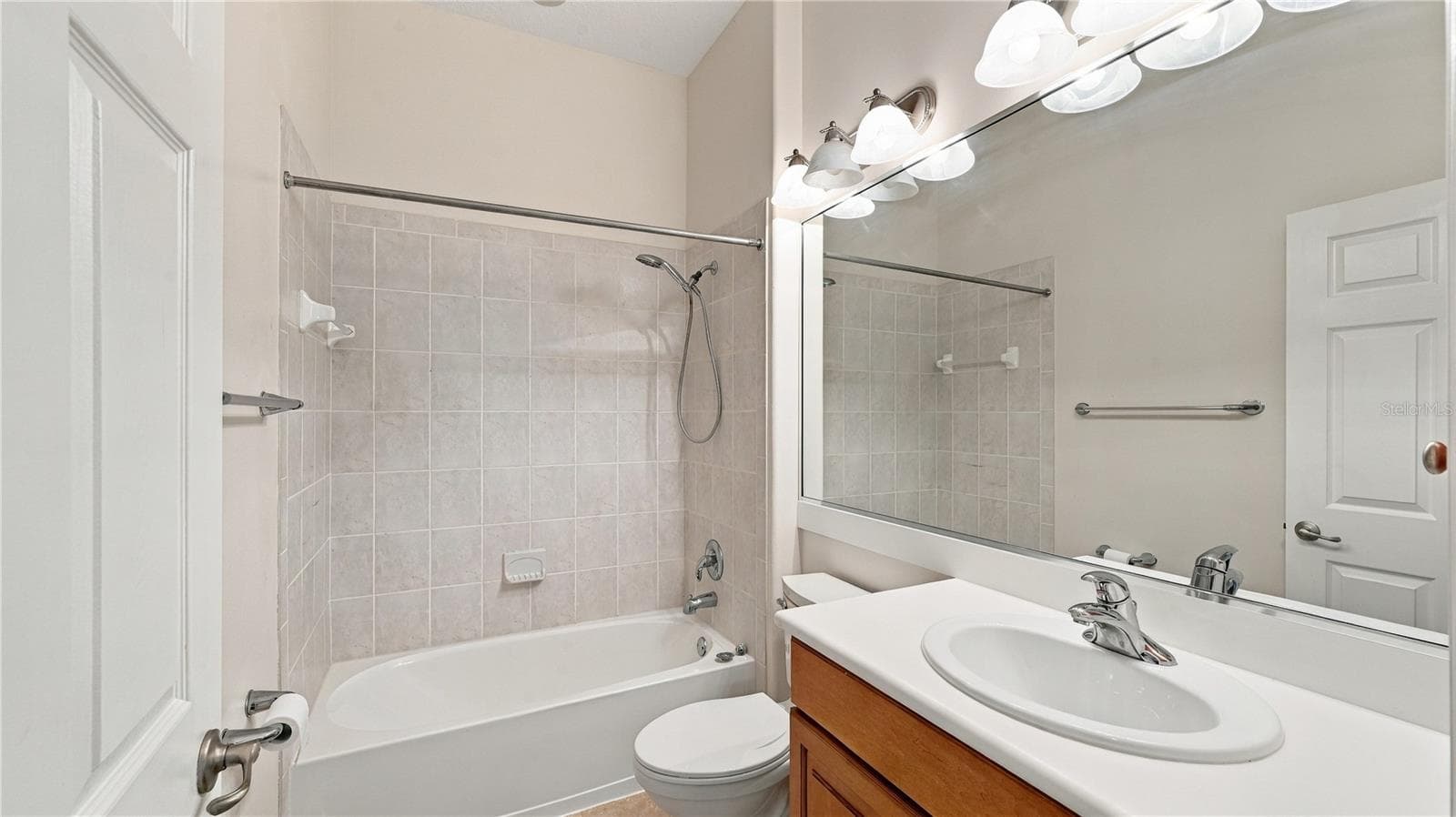 Bathroom 3 - 2884 GRAZELAND DR, SARASOTA