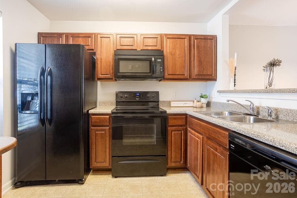 newer appliances - 31 Amersham Lane, Fletcher