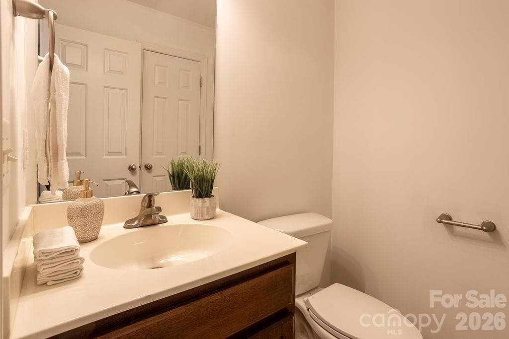 powder room on main - 31 Amersham Lane, Fletcher