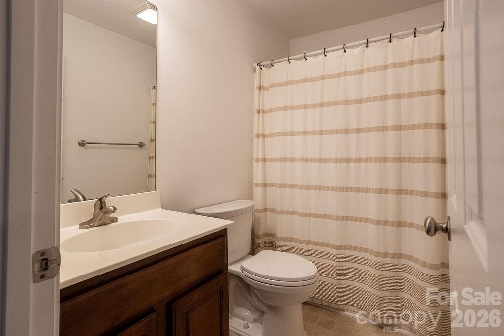 full bath upstairs - 31 Amersham Lane, Fletcher