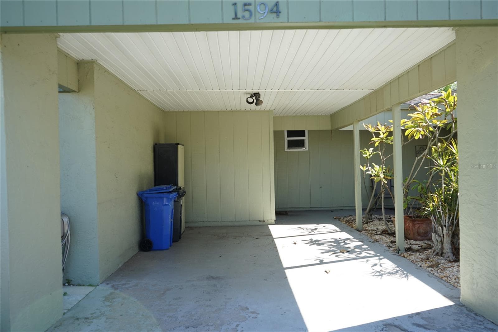 carport and courtyard - 1594 COUNCIL DR, SUN CITY CENTER