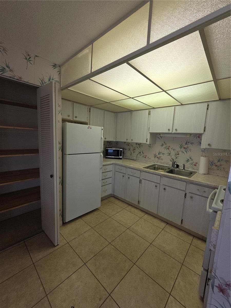 Single Family Residence at 1594 COUNCIL DR, SUN CITY CENTER, photo 9 of 25