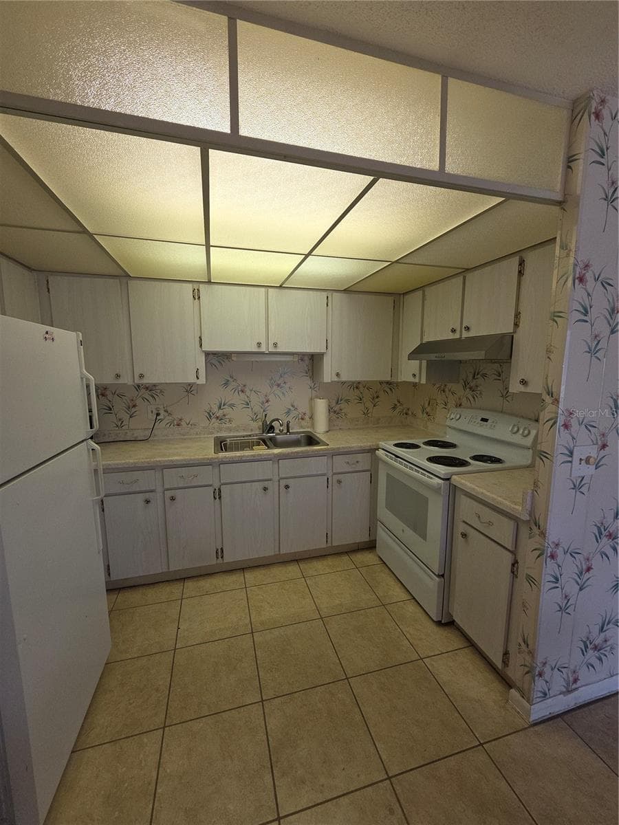 Single Family Residence at 1594 COUNCIL DR, SUN CITY CENTER, photo 10 of 25